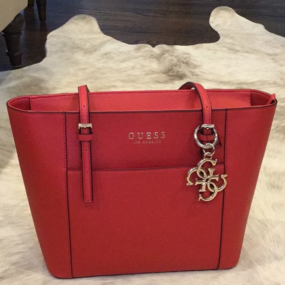 Guess Handbags - 🥳🔥🥳PRICE DROP 🥳🔥🥳🔥🥳Guess Shoulder Bag🔥